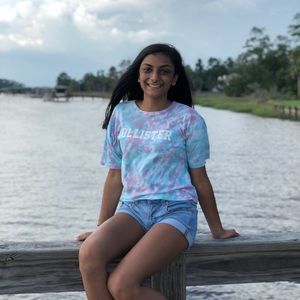 Graphic Tye-Dye tee blue/pink/white crop shirt!!